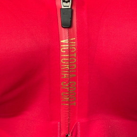 Victoria's Secret Incredible Knockout Ultra Max Sport Bra Womens Sz 38C Ruby Red - Picture 2 of 6